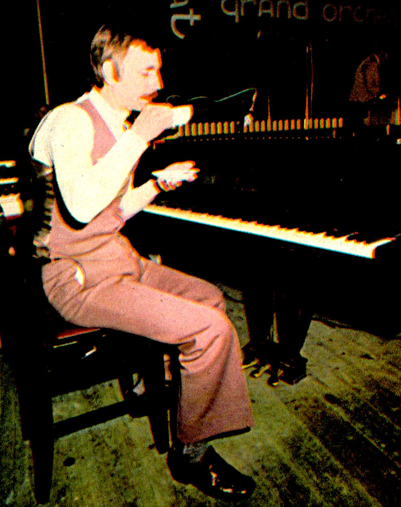 Paul Mauriat drinking tea at a piano - Weekly Heibon Punch Magazine 1971 