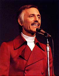 Paul Mauriat is talking his Japanese speech in Japan tour '1973